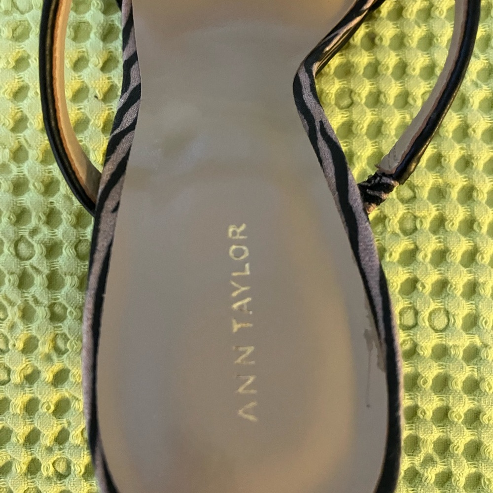 Ann Taylor Zebra Print Sandals (tan & black) size 8.5. Like new! - Picture 5 of 6